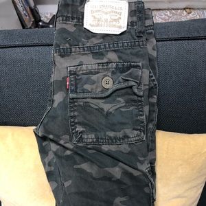 Boys Levi camo’s